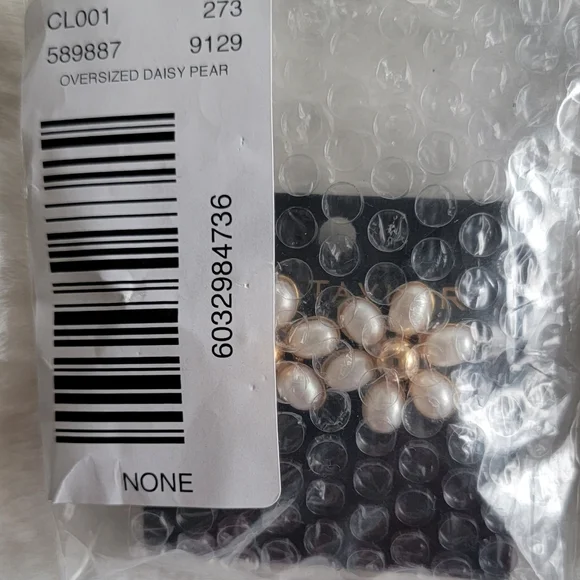 Ann Taylor Daisy Pearlized Stud Earrings NWT - Picture 3 of 3